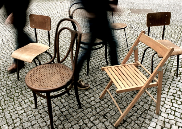 Bring Your Chair to the Square Micro Atelier de Arquitectura e Arte